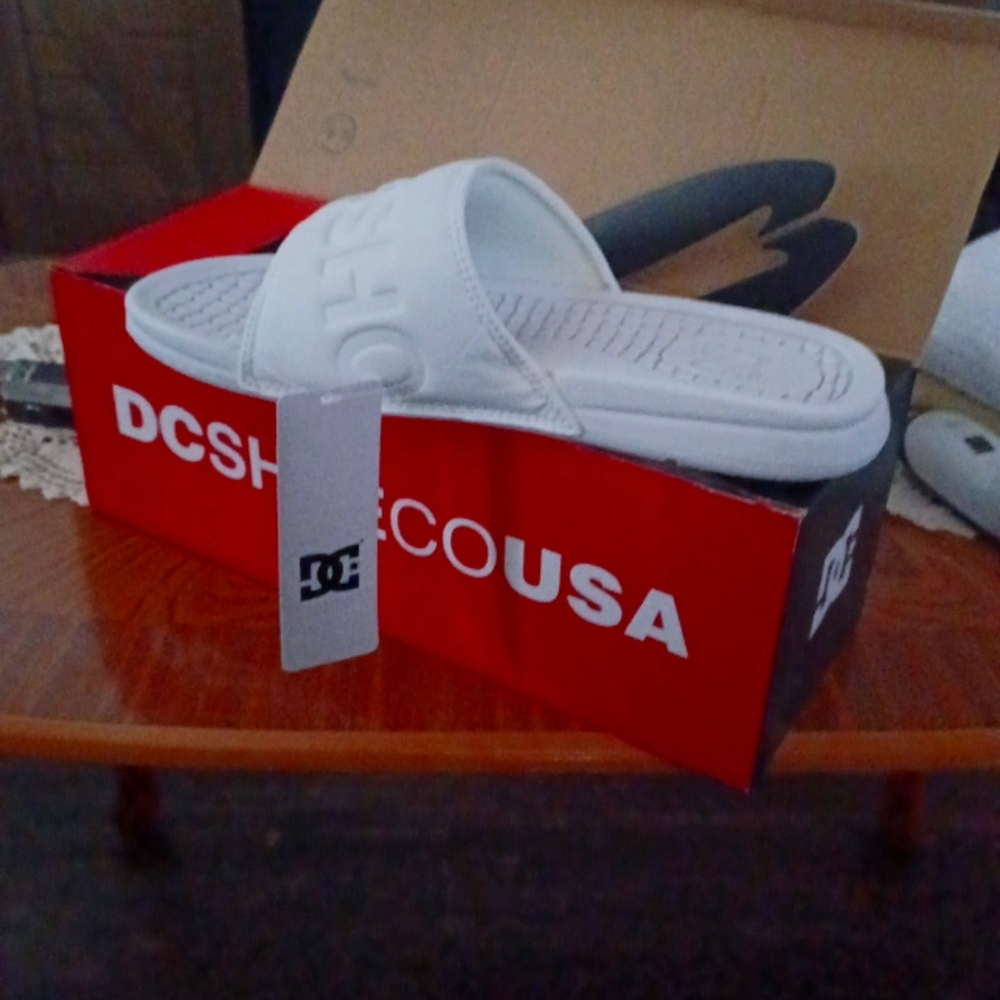 DC brand White on White Slides